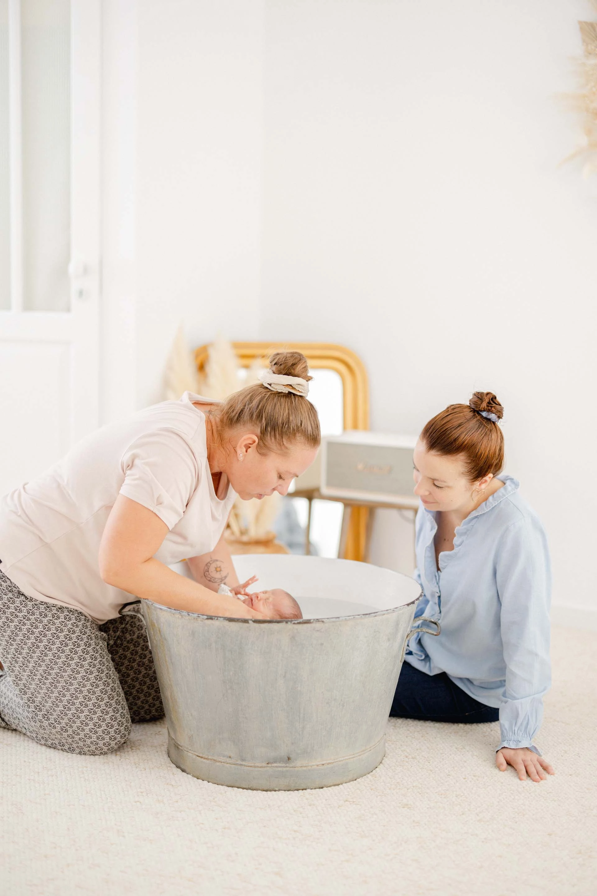 enfant gris marron bébé bain bébé